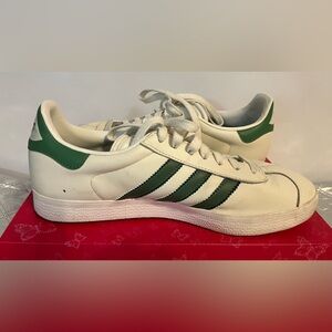 ADIDAS  White Leather Sneakers with Green Stripes size 9